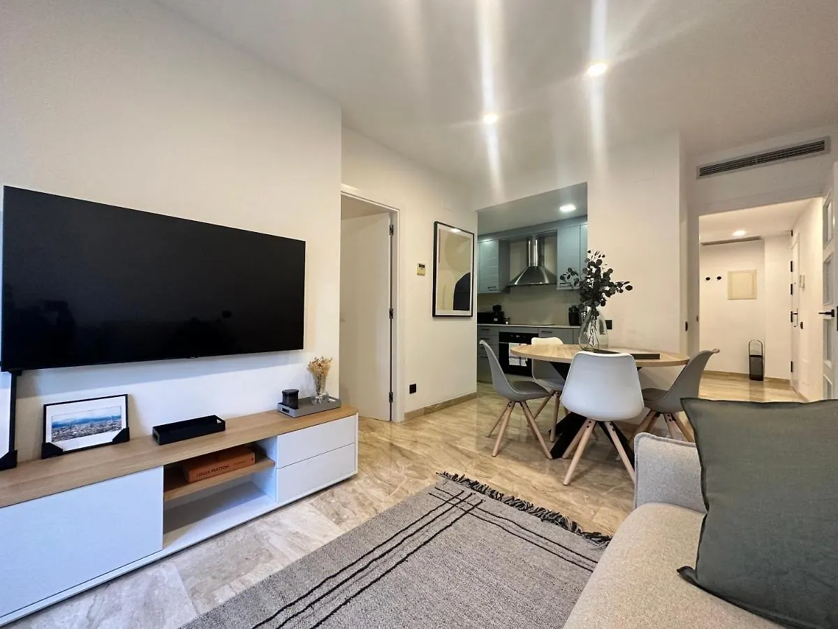 Cozy Apartment Les Corts 바르셀로나 0*,