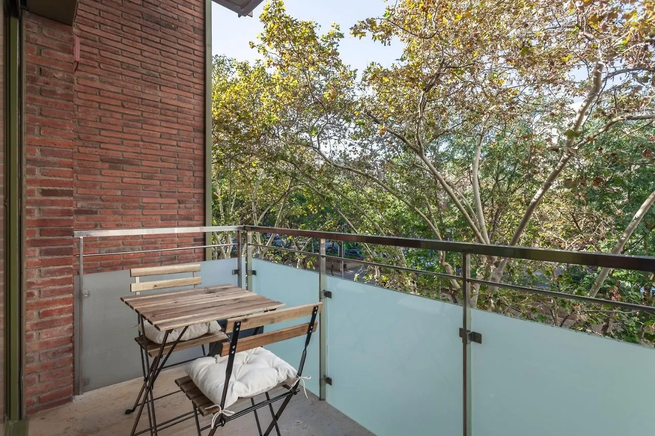 Cozy Apartment Les Corts 바르셀로나