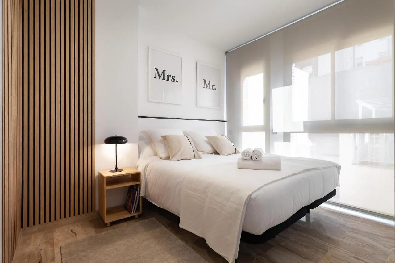 Cozy Apartment Les Corts 바르셀로나 0*,  스페인